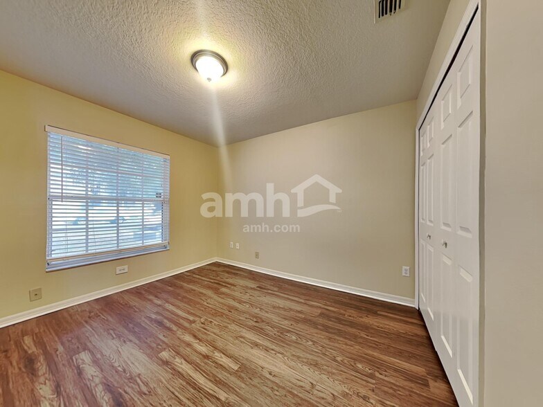 Building Photo - 1127 Dunbridge St