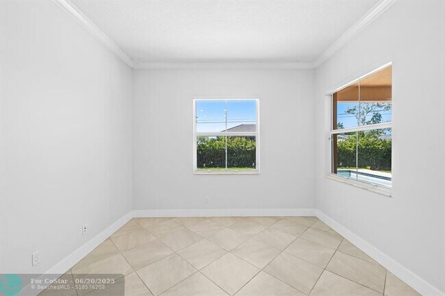 Building Photo - 6412 SW 55th Pl