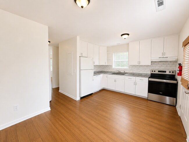 Building Photo - 504 Lowndes Hill Rd