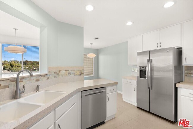 Building Photo - 4643 E 4th St