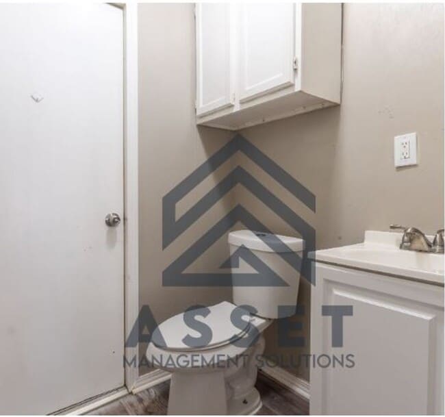 Building Photo - RENT TO OWN – Warr Acres!