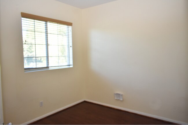 Building Photo - Updated with Pool, 3 Bd 2.5 Ba Chula Vista (91913)