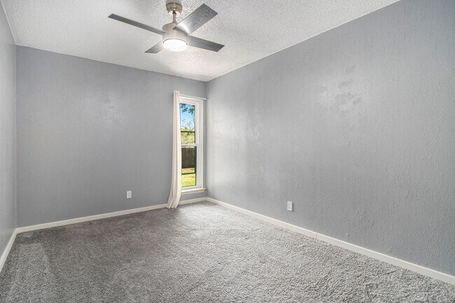 Building Photo - This charming home in Carrollton, Texas, i...