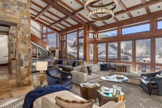 Building Photo - 472 Thunderbowl Ln