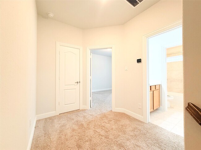 Building Photo - 6610 Lake Oasis Dr