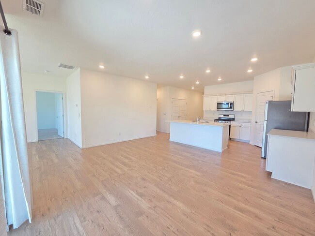 Building Photo - 5711 W Georgetown Ln