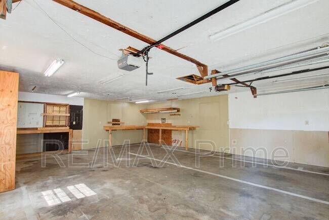 Building Photo - 321 Patrician Dr