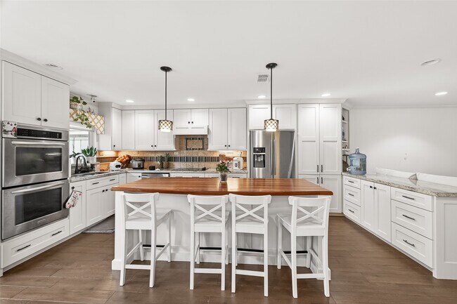 Building Photo - 12705 Huntingwick Dr