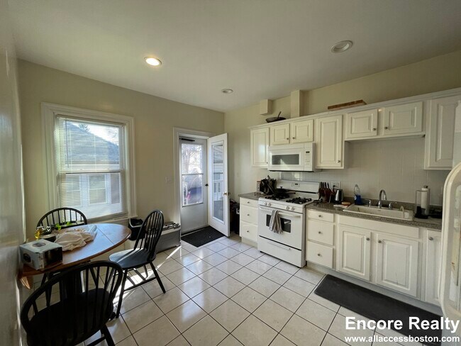 Building Photo - 56 Hobson St