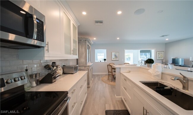 Building Photo - 911 Heron Ct