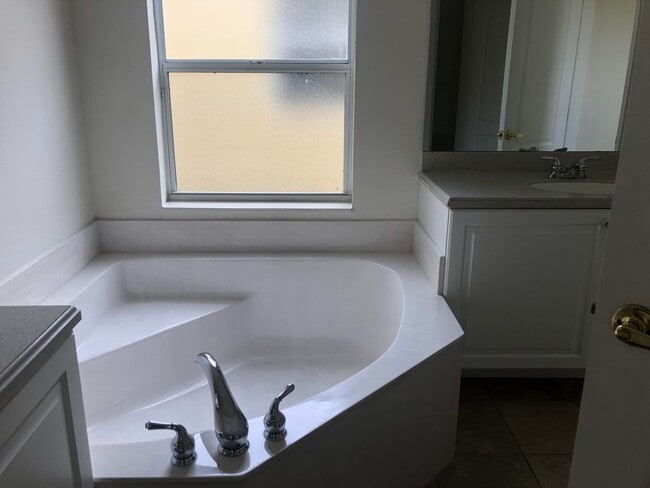 Building Photo - 6136 Santa Margarito Dr