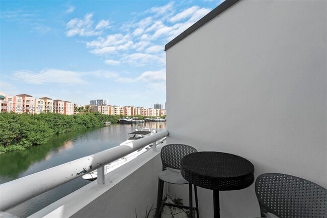 Building Photo - 19500 Turnberry Way