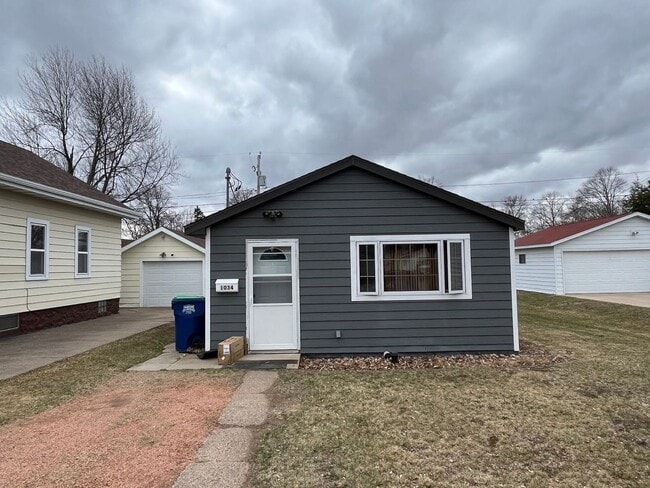 Building Photo - 2 bed 1 bath Single Family Home in Wausau