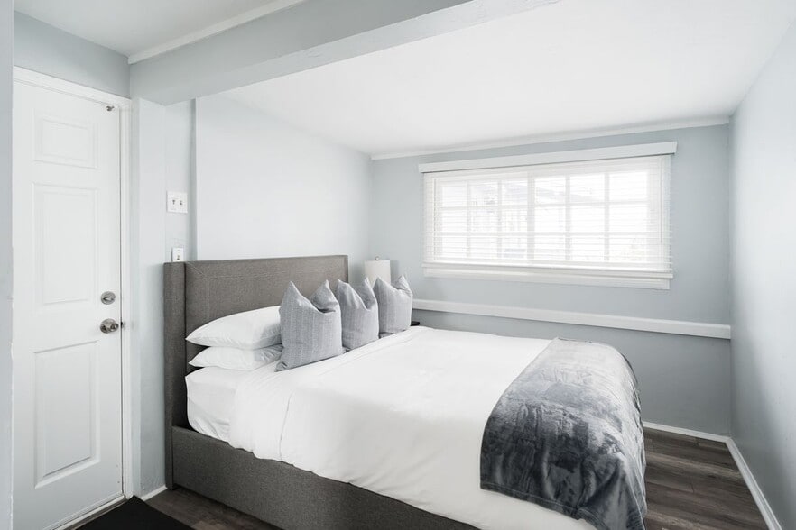 Building Photo - 2454 Union St