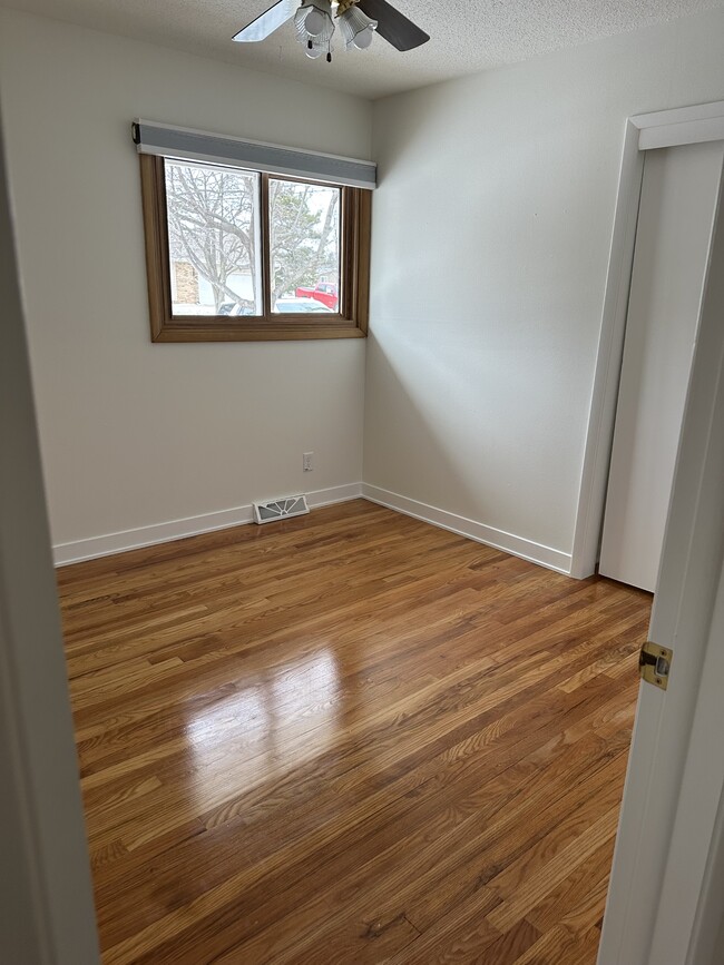 Building Photo - 3207 90th St