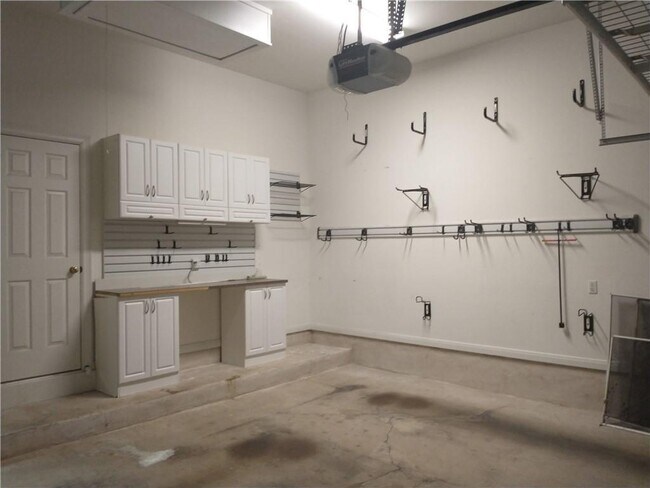 Building Photo - 5904 Cane Pace