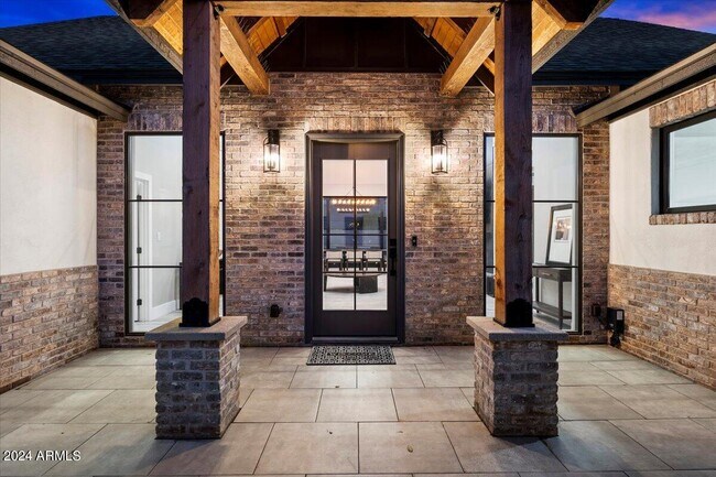 Building Photo - 4137 E Earll Dr