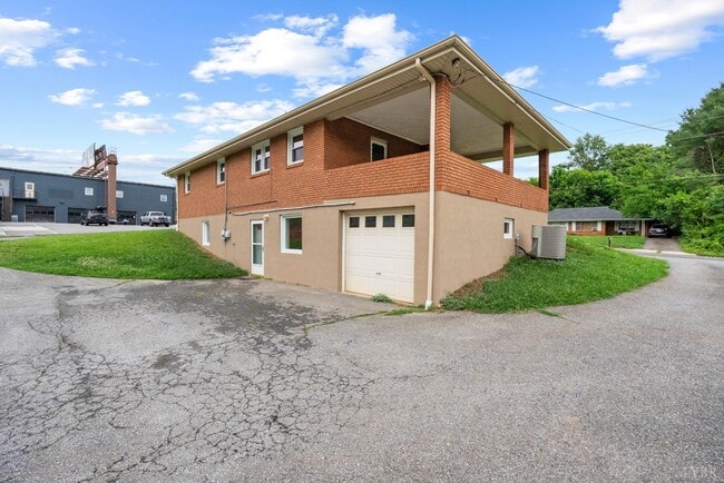 Building Photo - 106 Bryant Rd