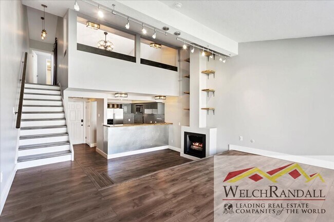 Building Photo - Recently Remodeled, Spacious 1 Bedroom Condo