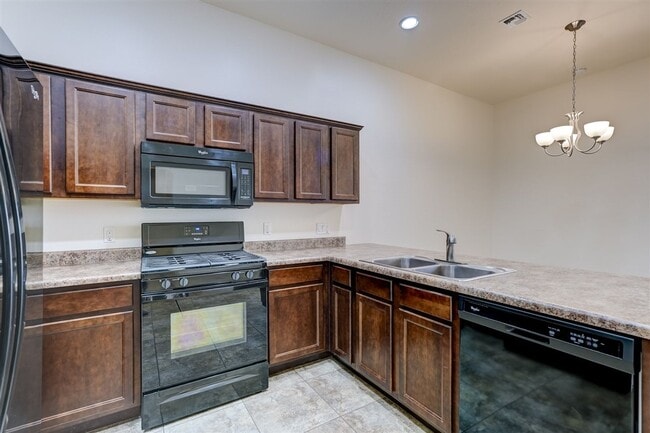 Building Photo - 3 bedroom, 2 bathroom Townhome in Granville