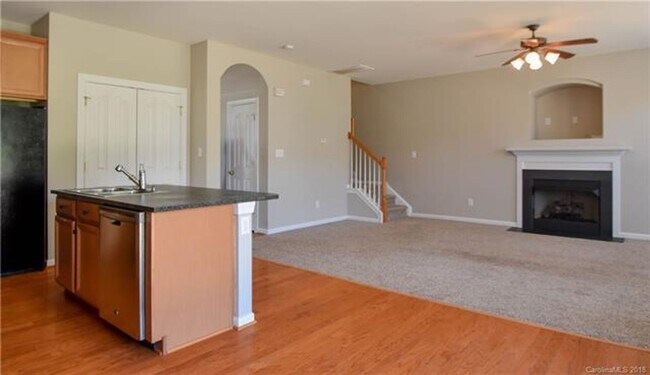 Building Photo - 4 BR/2.5BA  Community Pool | Fenced backyard!