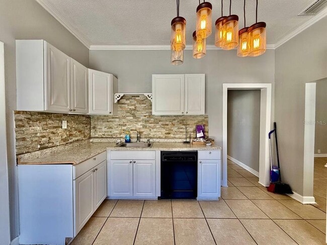 Building Photo - 1216 E 24th Ave