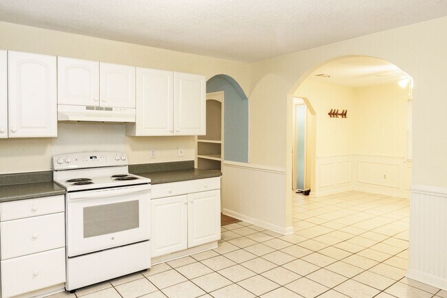 Building Photo - Beautiful 4 bedroom in the heart of Mossy ...