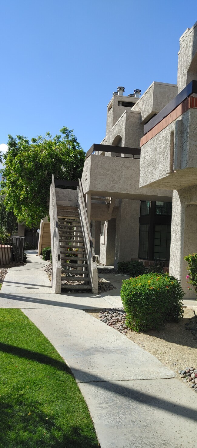Building Photo - 2601 S Broadmoor Dr