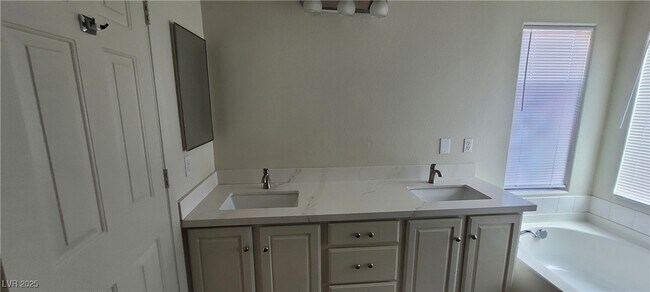 Building Photo - 8198 Rock Meadows Dr