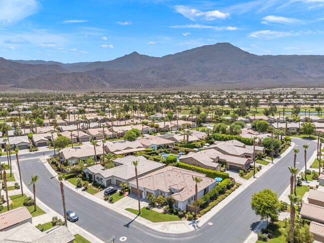 Building Photo - 61185 Soaptree Dr