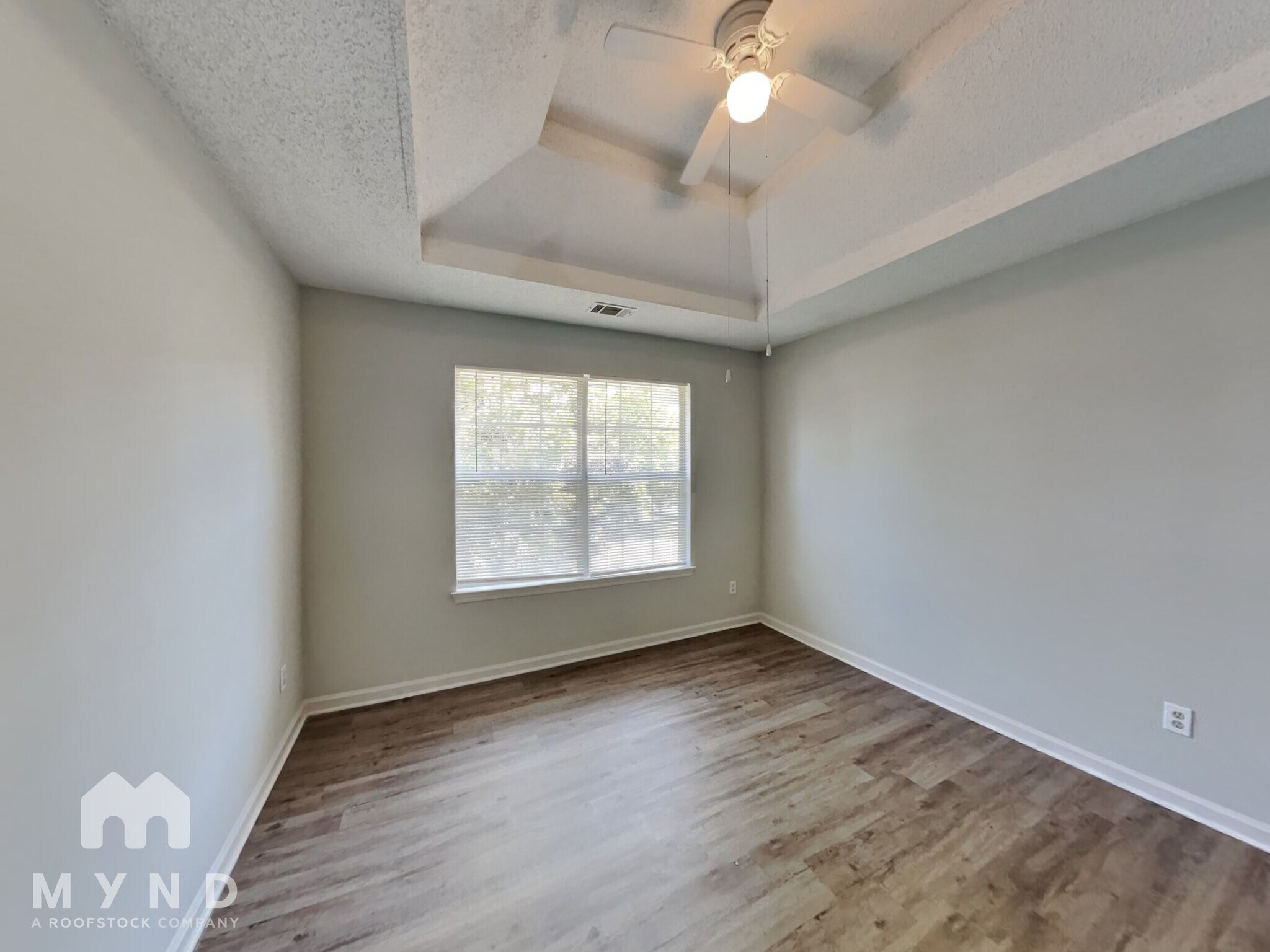 Building Photo - 1128 Village Oaks