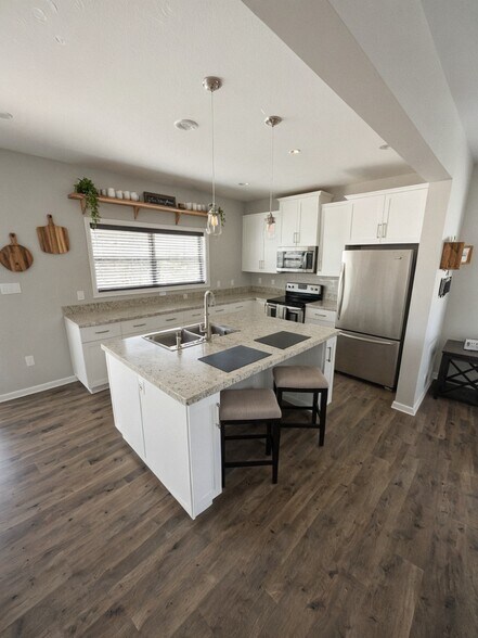 Building Photo - 680 Freedom Dr