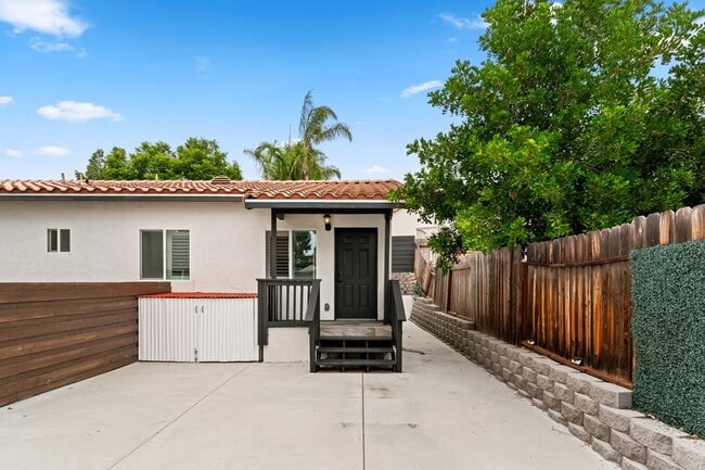 Building Photo - 44735 Johnston Dr