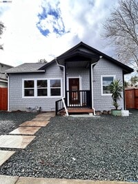 Building Photo - 213 E Ruby St