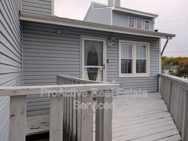 Primary Photo - 1326 W Ocean View Ave