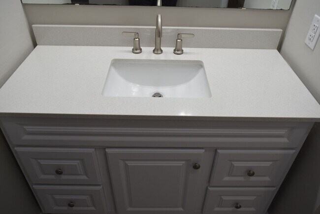 Building Photo - 668 Bartons Landing Pl