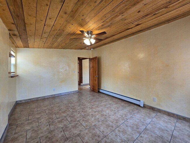 Building Photo - 941 Agua Fria St