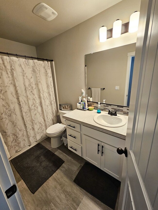 Building Photo - 5590 Mountain Quail Dr S