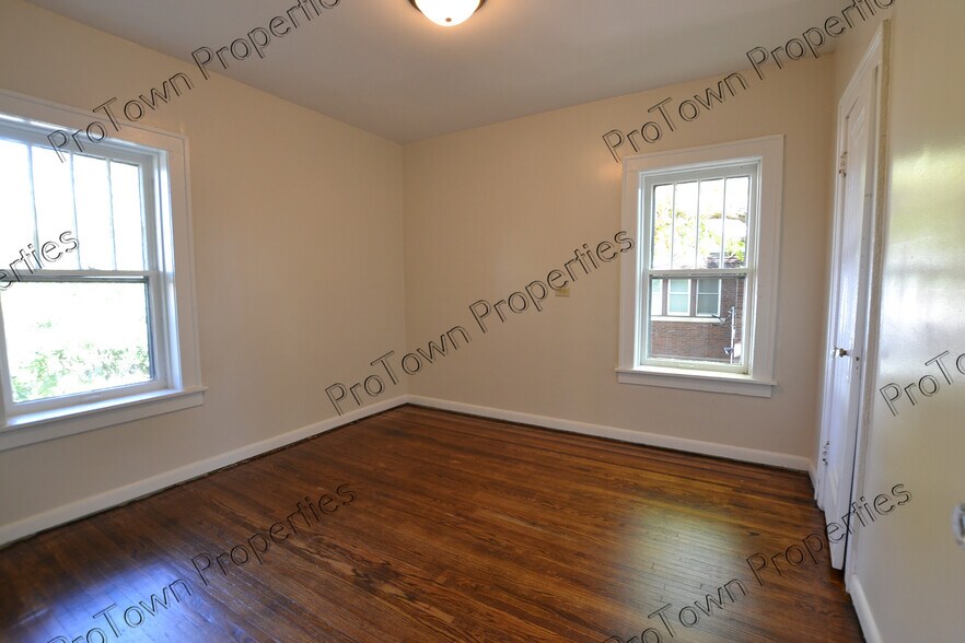 Building Photo - 757 Jasper St