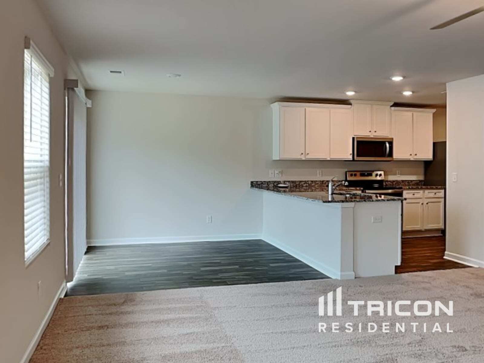 Building Photo - 2124 Southlea Dr