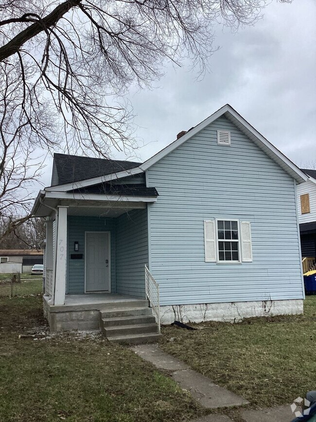 Building Photo - Front Porch and Back Deck