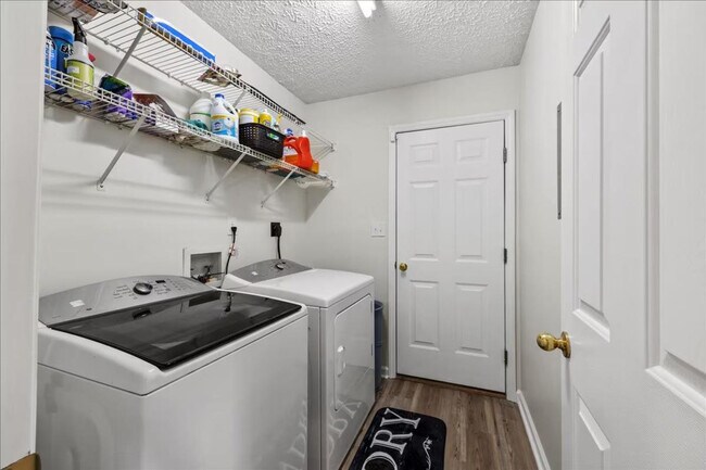 Building Photo - 6 Wavecrest Ct