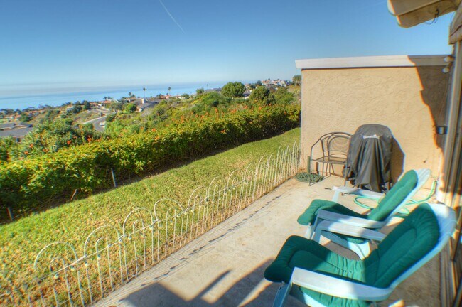 Building Photo - Panoramic ocean view from this 2 bedroom condo up on the hills of San Clemente