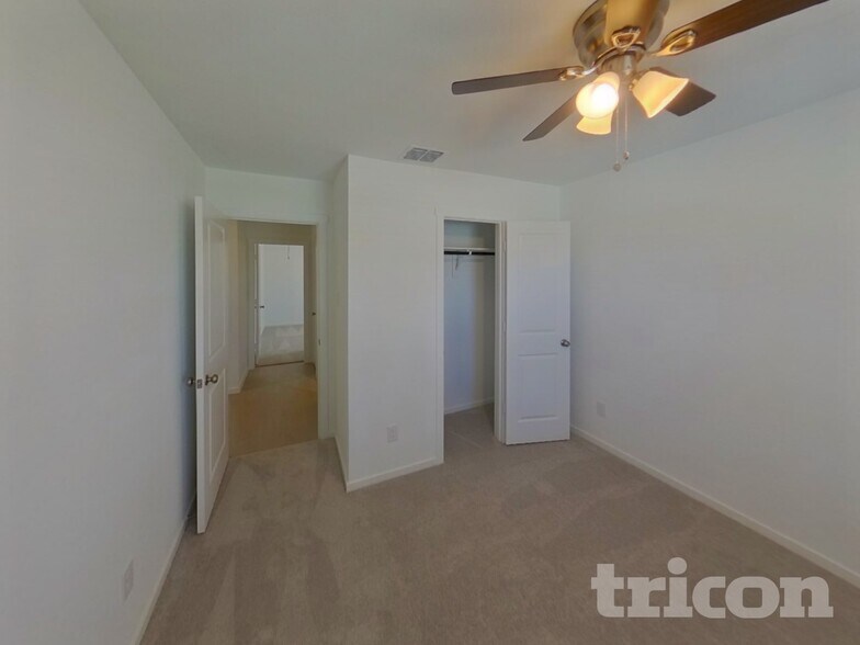 Building Photo - 1613 Parlier St