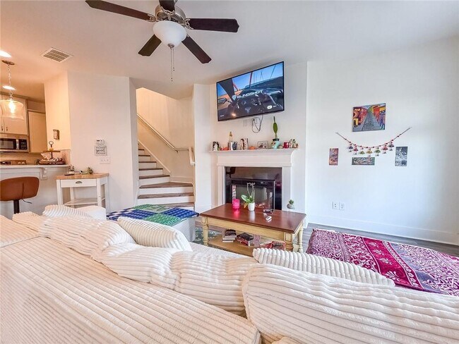 Building Photo - 5786 Calle Vis Dr