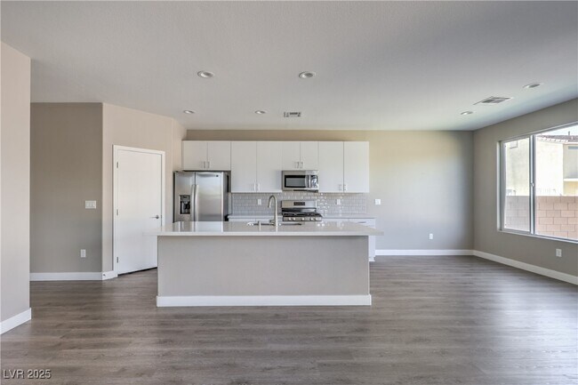 Building Photo - 3718 Paseo de Paz Ave