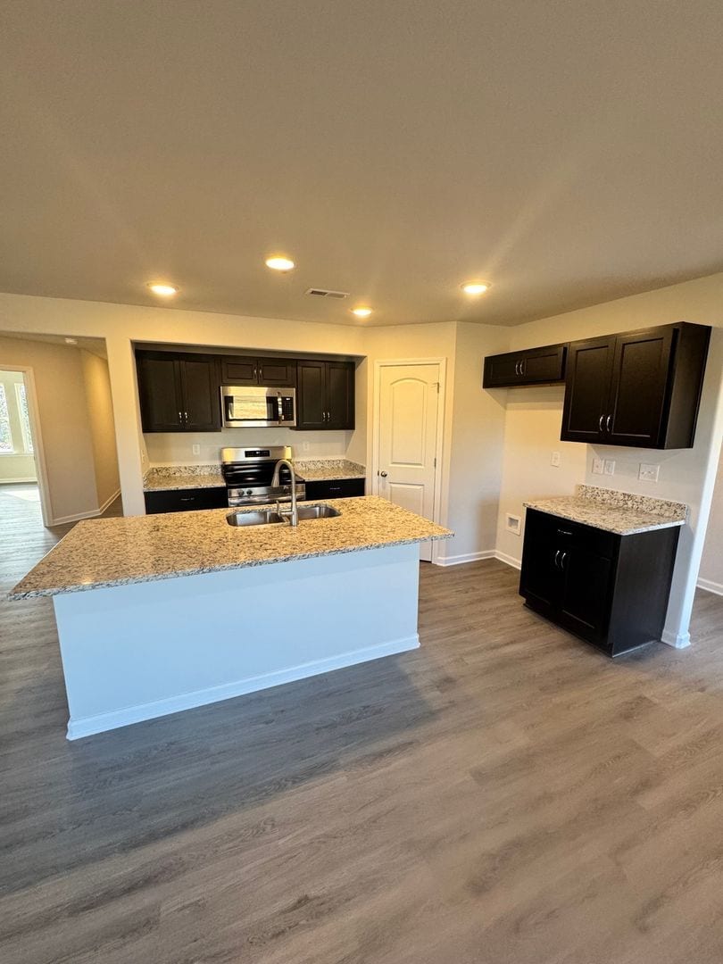 Building Photo - 914 W Sumter St