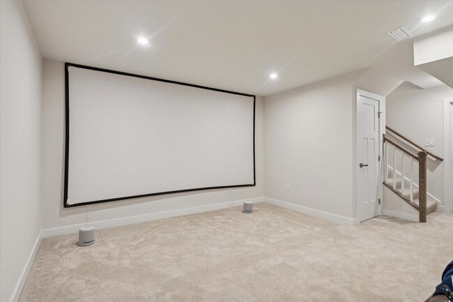 Building Photo - Beautifully Upgraded 4B/3.5B Home with Dec...