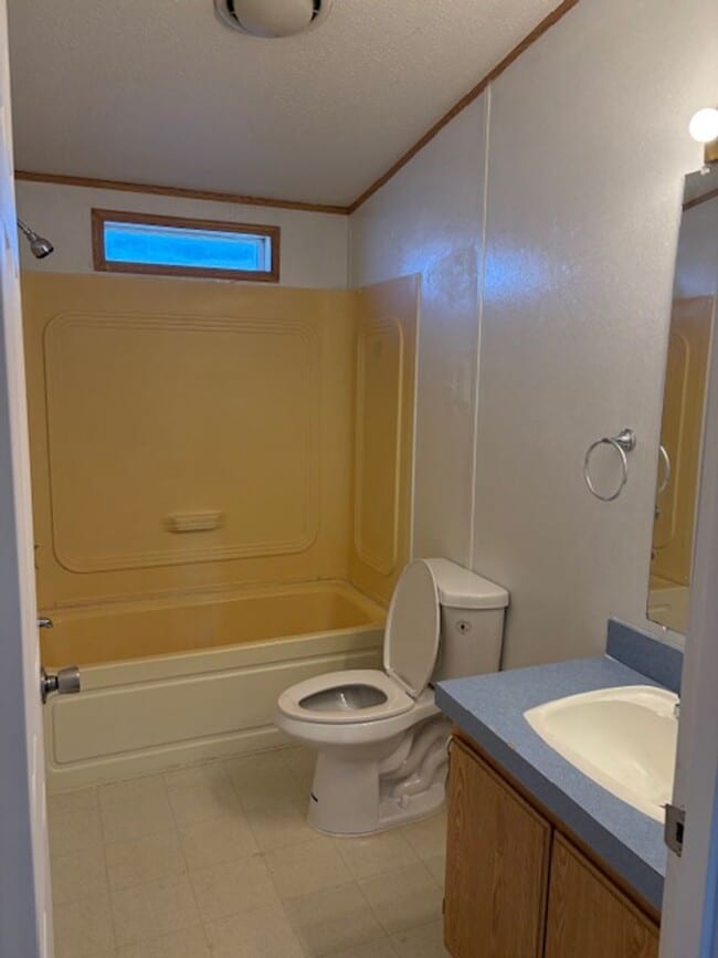 Building Photo - Cozy 3-Bedroom, 2-Bath Mobile home in a Great Location