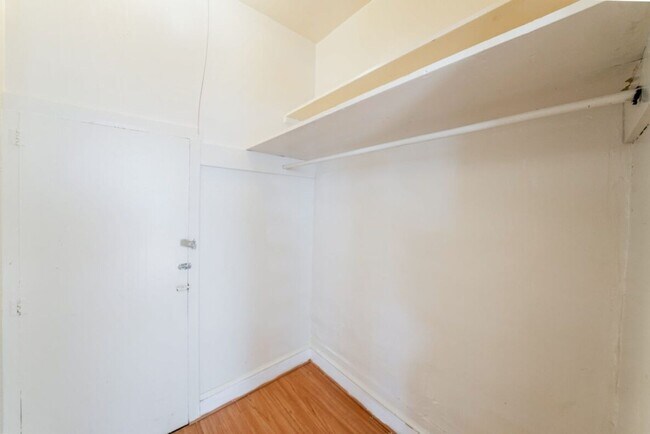 Building Photo - 3402 Roehl Ave
